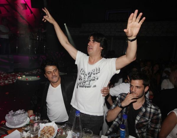 Τα μπουζούκια βλάπτουν σοβαρά… τη μοναξιά!