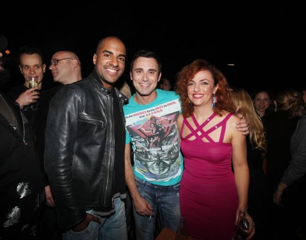 “Έκοψε την κορδέλα” στο νέο του μαγαζί ο Γιώργος Καπουτζίδης