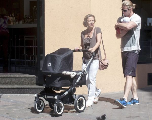 Chris Hemsworth: Αγκαλιά με την γυναίκα της ζωής του