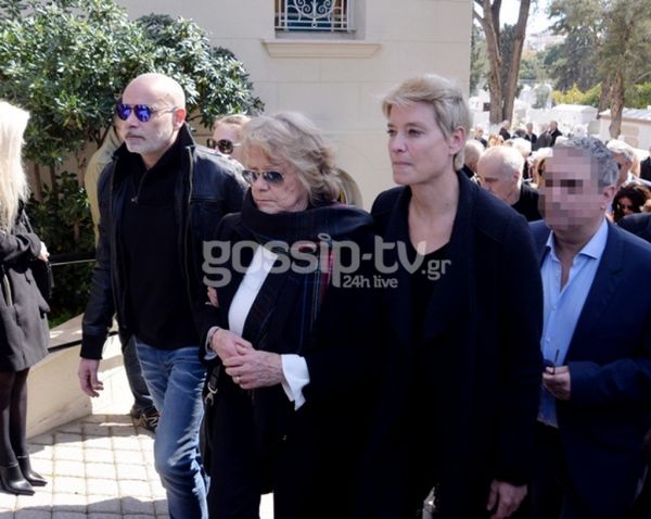 Θλίψη στο τελευταίο αντίο στον Φαίδωνα Γεωργίτση! (vid)