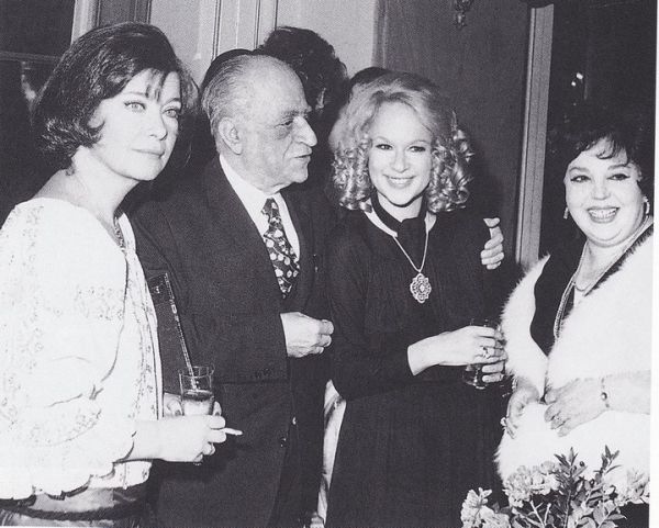 Ποιες μεγάλες Ελληνίδες σταρ είναι τα κοριτσάκια των φωτογραφιών;