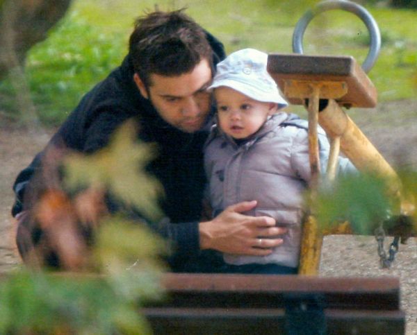 Θοδωρής Μαραντίνης: Πατέρας και γιος μαζί στην παιδική χαρά