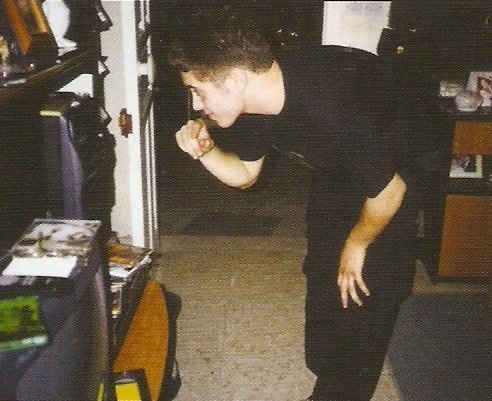 Το φωτογραφικό άλμπουμ του Μιχάλη Χατζηγιάννη και τα παιδικά του χρόνια