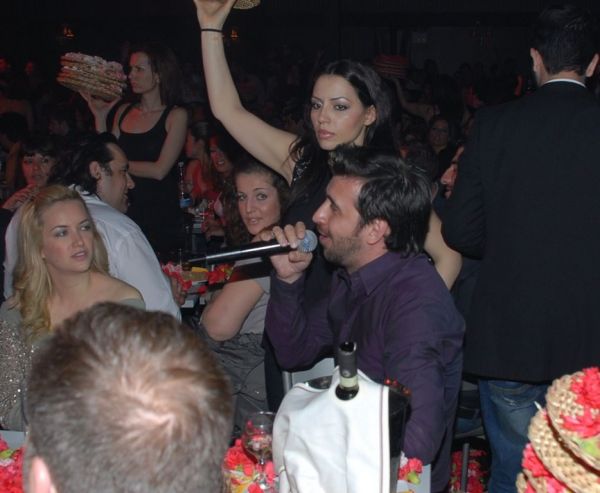 Που διασκεδάζουν οι επώνυμοι 