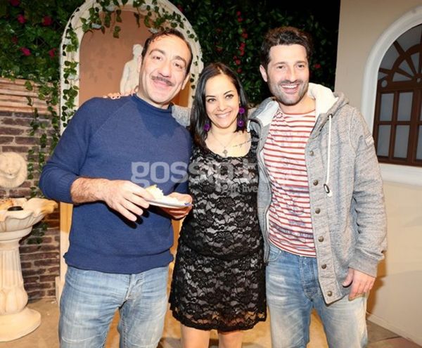 Σαμπάνιες και... χαβαλές στην κοπή πίτας της παράστασης «Ο Βαπτιστικός της κυρίας»