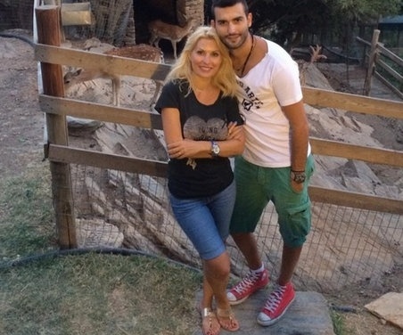 Νέα φωτογραφία από τις διακοπές της Ελένης στα Άχλα! Με ποιον ποζάρει αγκαλιά; 