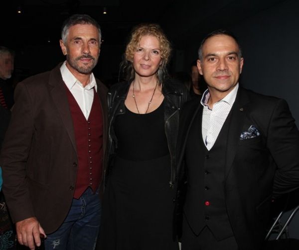  Λαμπερή πρεμιέρα με επώνυμους θεατρόφιλους και χαμόγελα επιτυχίας!