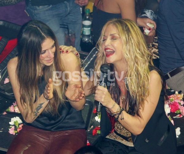 Άννα Βίσση-Σοφία Καρβέλα: Μητέρα και κόρη σε μια τρυφερή στιγμή