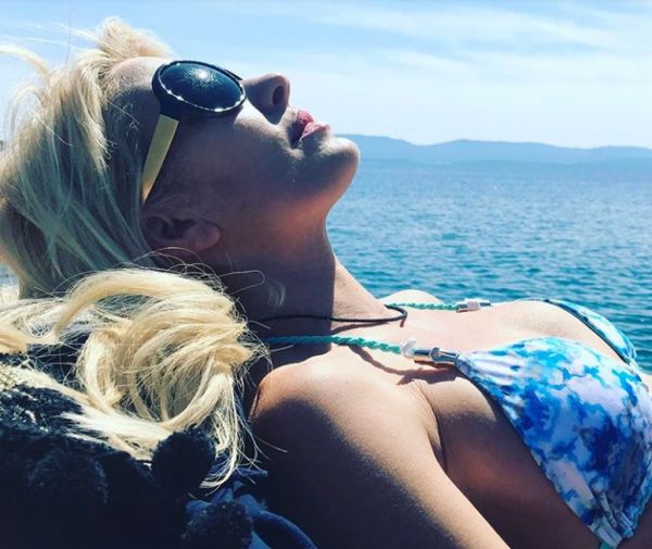 Το σχόλιο της Ρέβη για την πρώτη φωτογραφία της Ελένης με μπικίνι