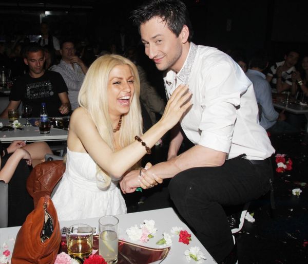 Θα σε μάθω εγώ κολύμπι…