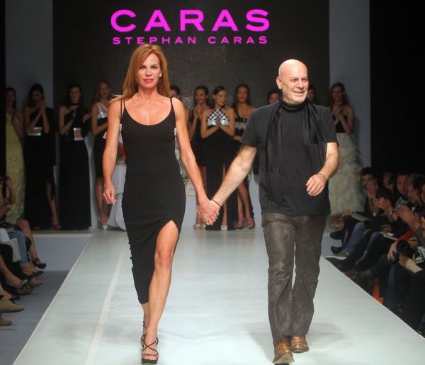 Εντυπωσίασε η πρώην σύζυγος του Alain Delon στην πασαρέλα 