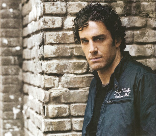 Ποδοσφαιριστές εργένηδες και...περιζήτητοι