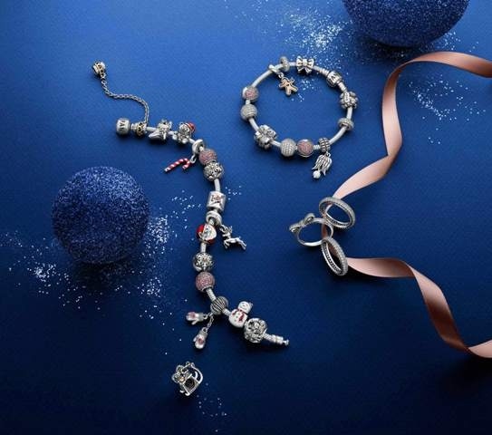 Η μαγεία των Χριστουγέννων μέσα από λαμπερά κοσμήματα PANDORA