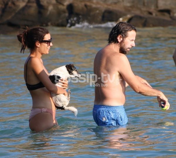 Σωτηροπούλου-Μαραβέγιας: Βουτιές με τον σκύλο τους