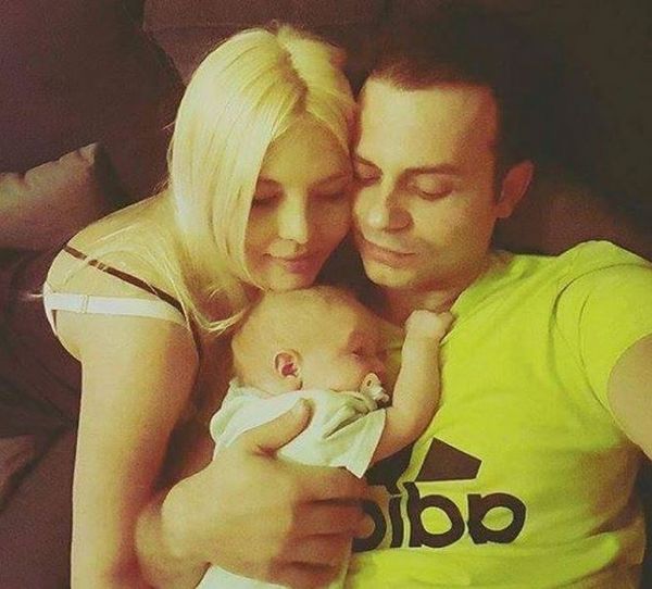 Η τρυφερή φωτογραφία με τον δύο μηνών γιο τους