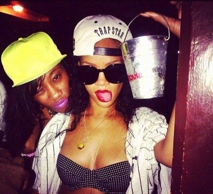 Γνωστή τραγουδίστρια μας δείχνει το… στήθος της στο twitter!