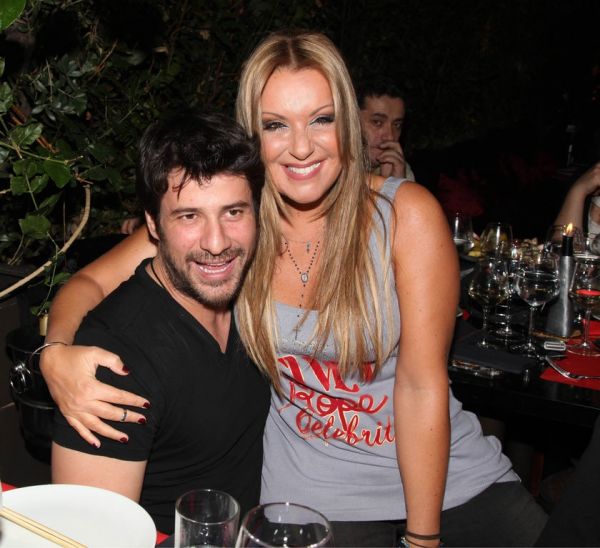 Όλο βόλτες είναι οι επώνυμοι... 