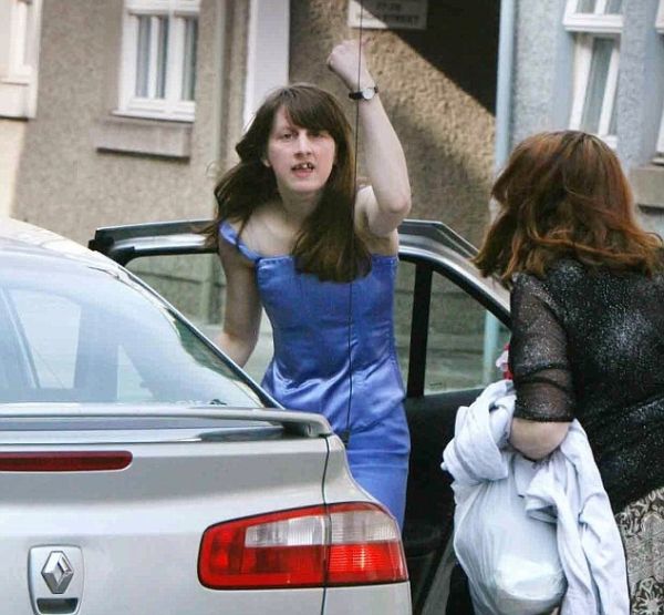  «Κολλημένη» με τους… γάμους