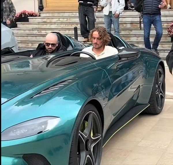 tsitsipas-photo1.jpg