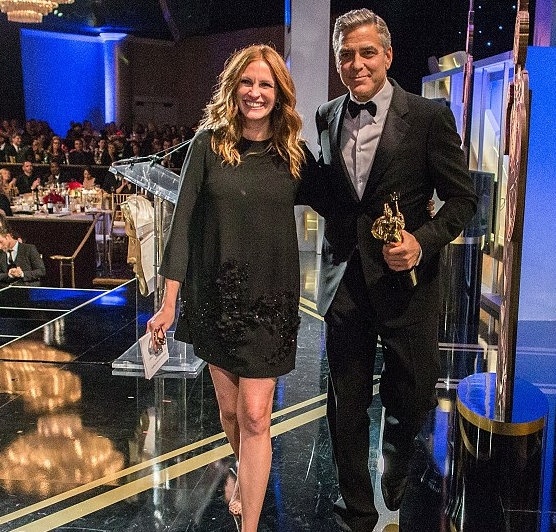 Σοκάρει η Julia Roberts σε αναπηρικό καροτσάκι!