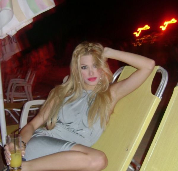 Χώρισε και κυκλοφορεί ελεύθερη!