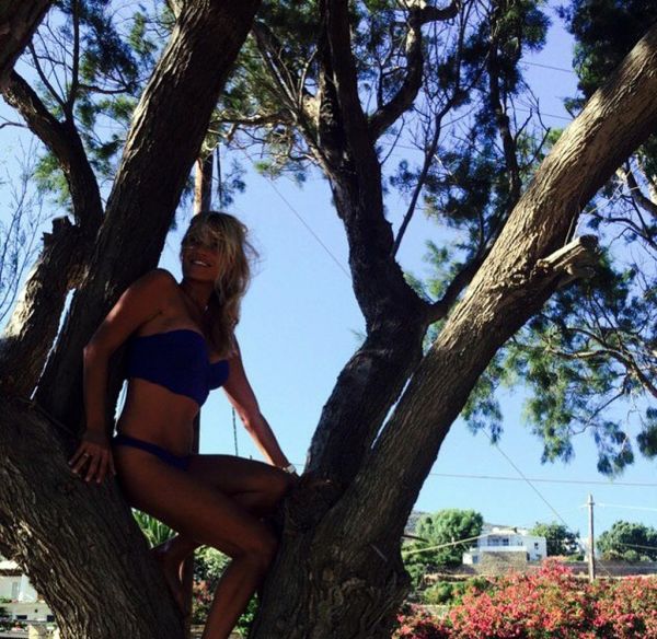 Η Σκορδά ποζάρει με το μαγιό της πιο σέξι από ποτέ στις διακοπές της!
