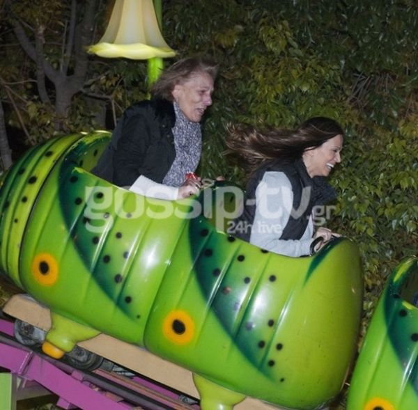 Έλλη Κοκκίνου: Στο λούνα παρκ με το γιο και τη μητέρα της