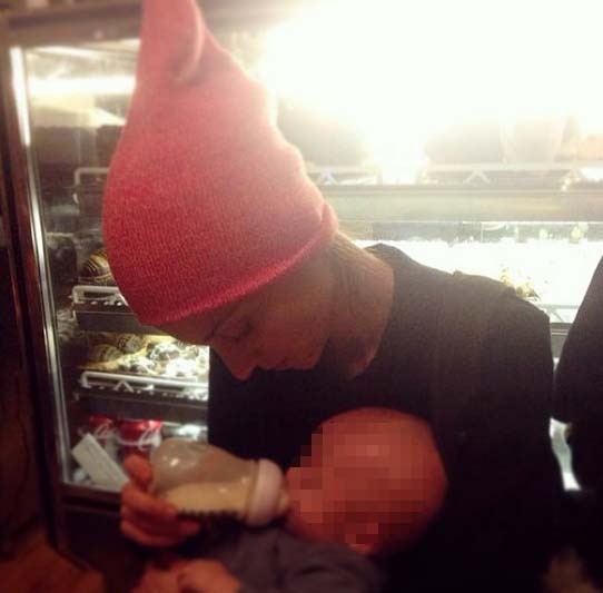 Σοφία Καρβέλα: Δείτε τη τρυφερή φωτογραφία που «ανέβασε» με τον γιο της στο instagram