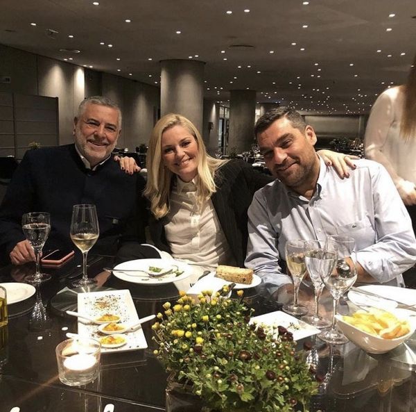 Ελισάβετ Μουτάφη: Δείπνο με τους άντρες της ζωής της με φόντο την Ακρόπολη 