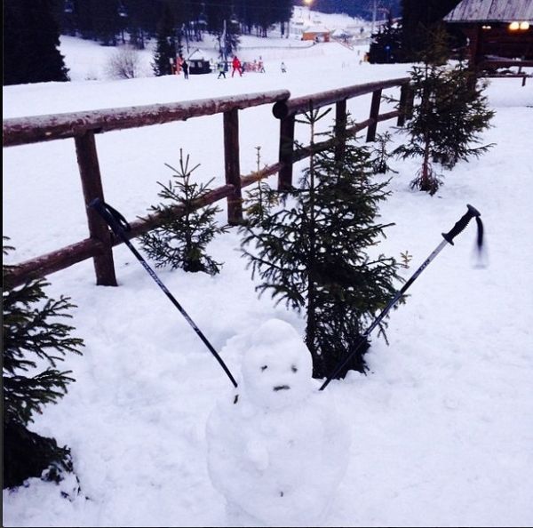Νέα στιγμιότυπα από τις Χριστουγεννιάτικες διακοπές της Ελένης Πετρουλάκη σε χειμερινό θέρετρο στη Σερβία!