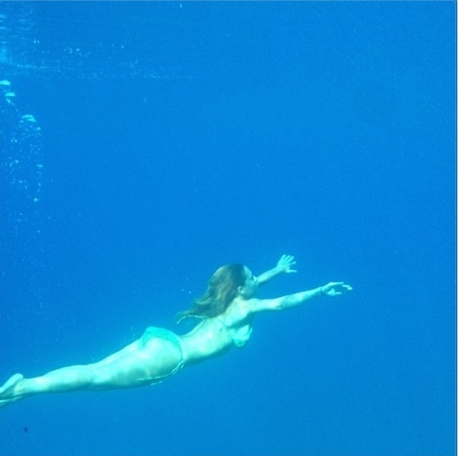 Η βουτιά της… 