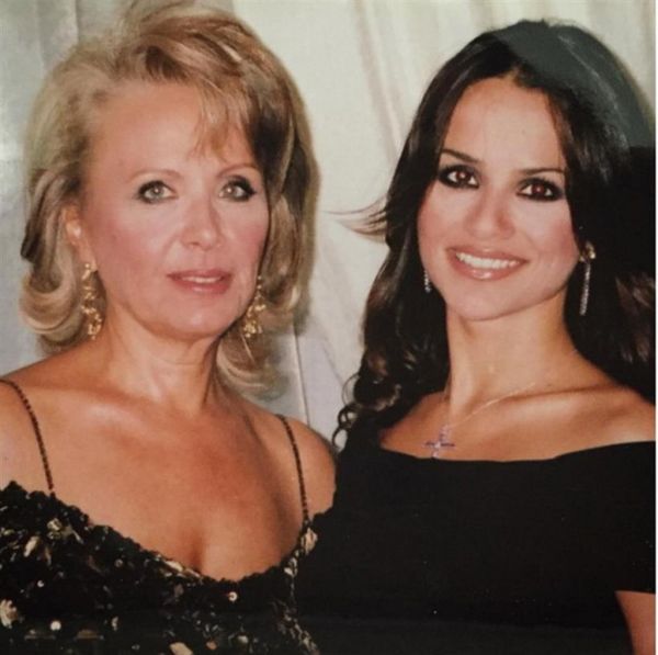 Σόφη Πασχάλη: Μας συστήνει την μαμά της