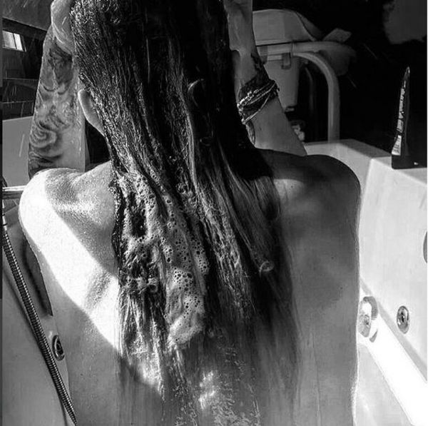 Δε θα πιστεύετε ποια κυρία της Ελληνικής showbiz πόσταρε φωτό της την ώρα που έκανε μπάνιο