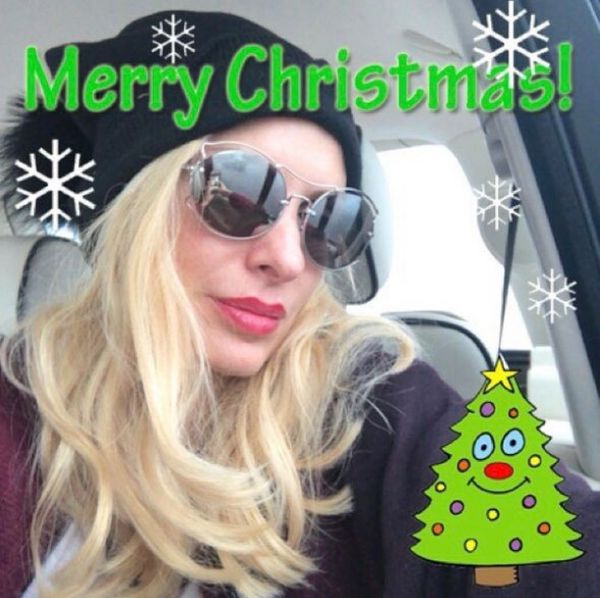 Ελένη Μενεγάκη: Η χριστουγεννιάτικη selfie που «έριξε» το Instagram