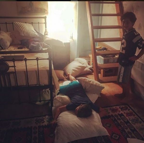 Τζένη Μπαλατσινού: Τα παιχνίδια με τον Μάξιμό της στην Πάτμο