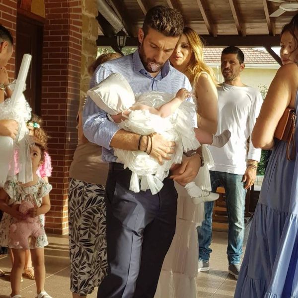 Η παρουσιάστρια βάφτισε την κόρη της - Ιδού οι πρώτες φωτό