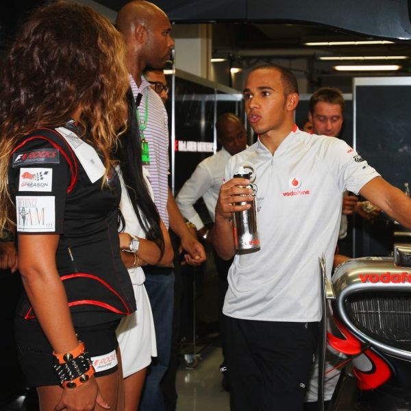 Στo garage της McLaren η Beyonce