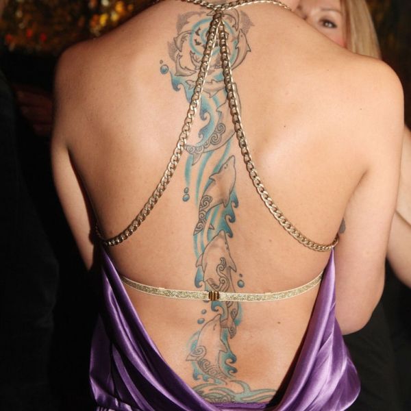 Σε ποια επώνυμη ανήκει αυτό το τατουάζ;