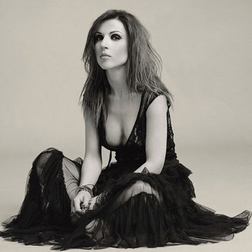 Guess Who: Ποια Ελληνίδα ροκ σταρ είναι η μικρή της φωτογραφίας;