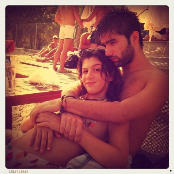 Ποιος επώνυμος απόλαυσε το μπάνιο του σε αυτήν την παραλία;  