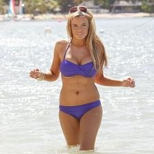 Το 'βρεξε το κορμάκι της η... Maria Fowler!