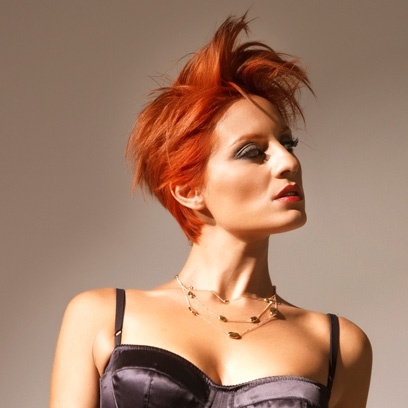 Ποια είναι η ξανθιά μικρούλα;