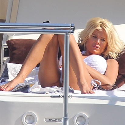 Η Victoria Silvstedt είχε το ''ατύχημα'' με το κάτω μέρος του μπικίνι!