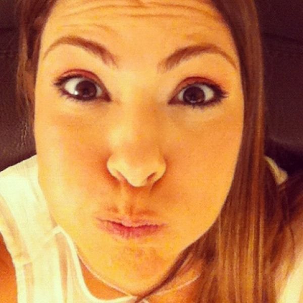 Ποια παρουσιάστρια βγάζει… γλώσσα; (φωτό)