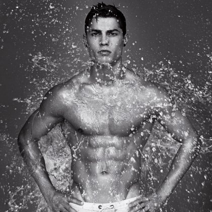 Είναι φυσικά ο Κριστιάνο Ρονάλντο, πιο δροσιστικός από ποτέ!