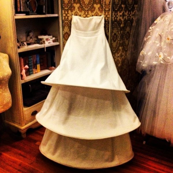 Παντρεμένη παρουσιάστρια παραλίγο να φορέσει πάλι νυφικό!