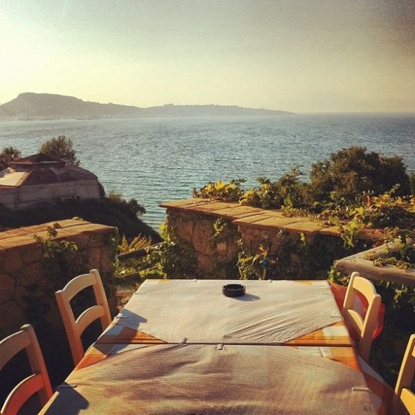 Ποια παρουσιάστρια κάνει διακοπές στη Ζάκυνθο; (φωτό)