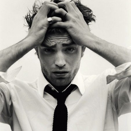 Κάπως έτσι πρέπει να ήταν ο Robert Pattinson, μόλις είδε της φωτογραφίες της αγαπημένης του με το... παράνομο αμόρε της!