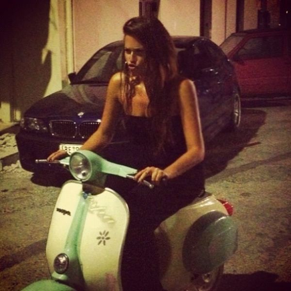 Σίσσυ Χρηστίδου: Έχω και βέσπα πάμε μία βόλτα;