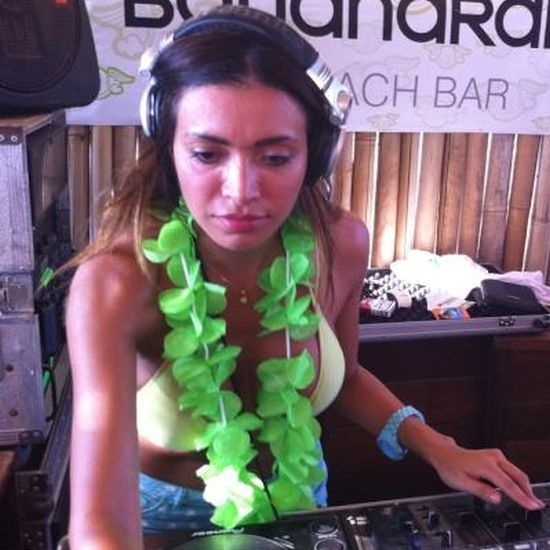 Δείτε την Όλγα Φαρμάκη εντελώς άβαφη!